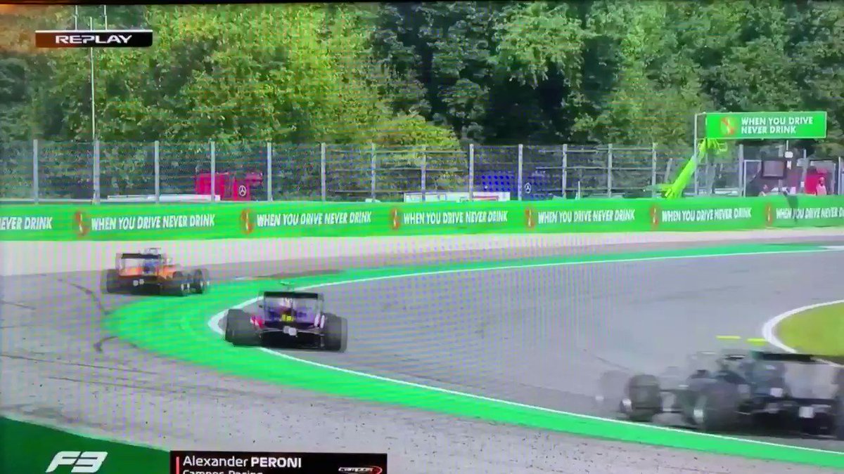 Wow, mega airtime bij deze crash in de @FIAFormula3 š±