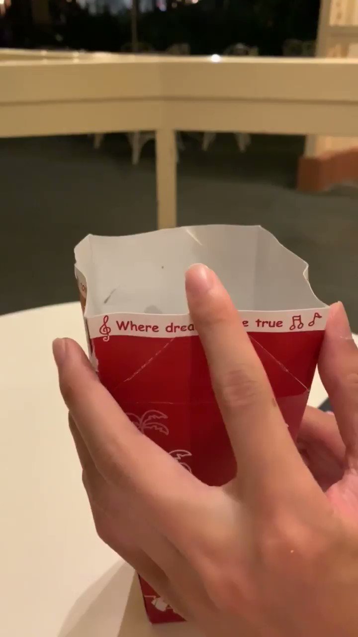 تويتر 14海15陸でらくるす De La Cluz Disneyparksrecords Com على تويتر 正しい ポップコーンレギュラーボックスのたたみ方 このようにたためば たとえ逆さまで振っても 落としても叩いても燃やしても撃たれてもミッキーがゲッダンしても ポップコーンは零れませ