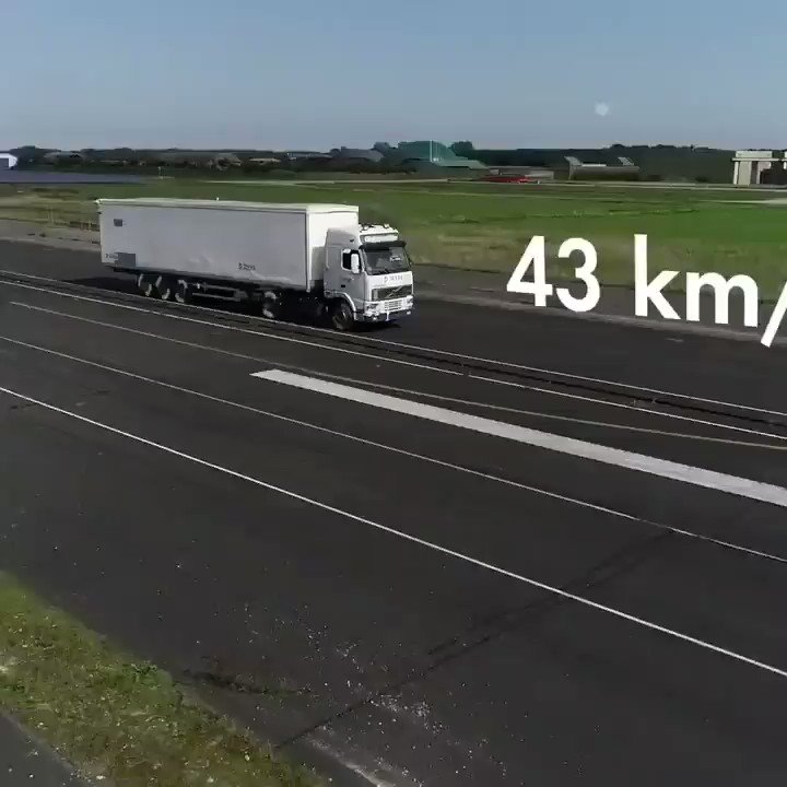 Sekilas info, Jika hendak berhenti/ macet di Tol, dihindari posisi dibelakang kendaraan besar ! Karena dgn kecepatan 43 Km/ jam saja kendaraan kita bisa hancur tidak berbentuk.Salam Safety First.
