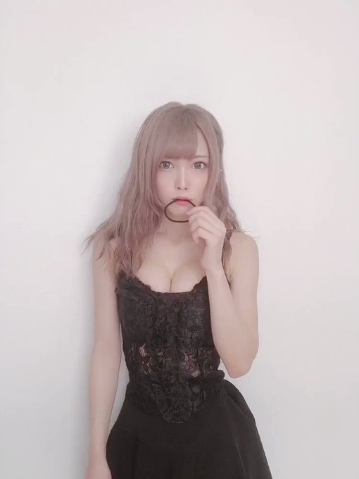 コスプレイヤー山吹りょうのTwitterエロ動画2