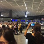 成田空港で一晩過ごすことになったら、海外のゴスペル隊がゲリラ公演始めた!