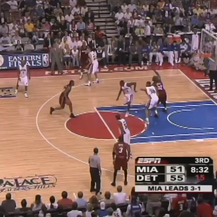 Un FLASHBACK: Ben Wallace stoppa delicatamente Shaquille O\Neal.
Happy Birthday, Big Ben! 