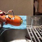 安全だし時短もできる!ピーラーはこう持つと便利!