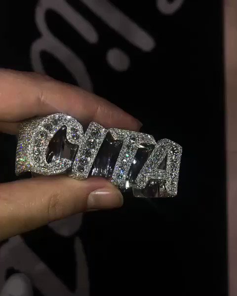 Hot Freestyle on Twitter: "Lil Wayne copped a double sided 3 finger ring  from Eliantte that says his mother's nickname 'Cita' and 'Hi Mom' 💎  https://t.co/gTPulvBxel" / Twitter