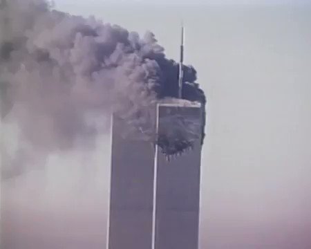 Hoy se cumplen 18 años de los atentados a las Torres Gemelas. Ese día, 4 aviones de pasajeros fueron capturados por terroristas islamistas, 2 de ellos fueron dirigidos contra el World Trade Center en NY, uno contra el Dpto. de Defensa en WA y otro se estrelló en Pensilvania.