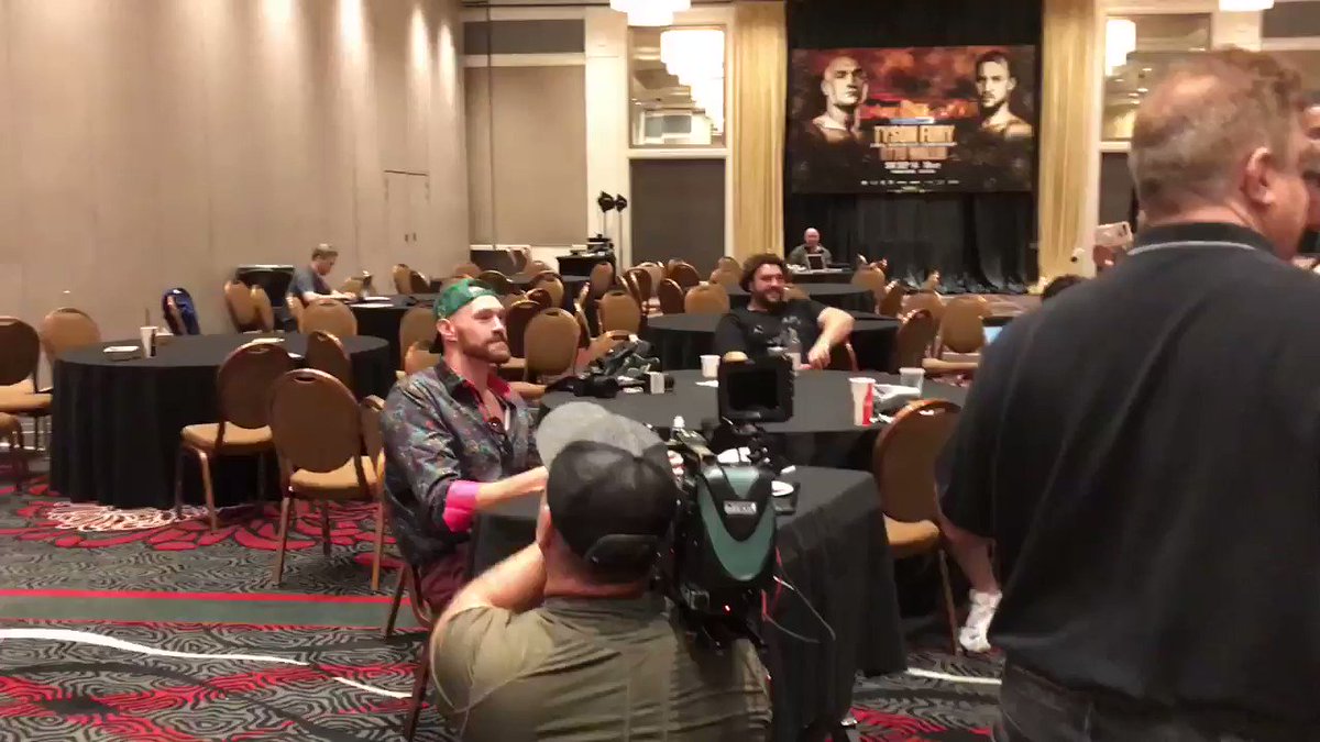 Tyson Fury eats alone and bursts into song. He gets on point as it goes.... the latest from fightweek.... https://www.bbc.co.uk/sport/boxing/49670433 … #boxing #bbcboxing