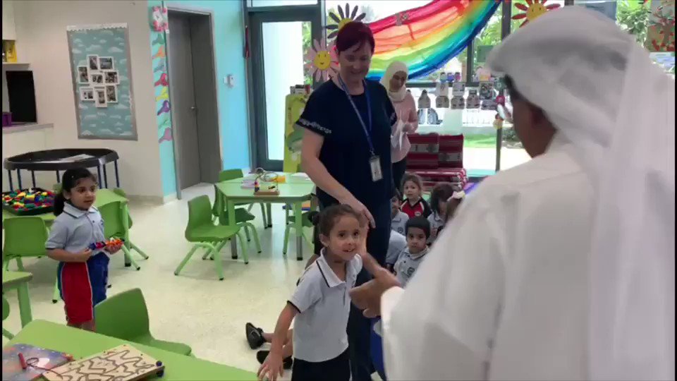 في #مدرسة_الإمارات_الدولية - جميرا @EIS_JUM اليوم لزيارة طلاب صفوف المرحلة الإبتدائية والاطمئنان أننا نقدم لهم الأجواء الدراسية مفيدة ومريحة.هؤلاء هم مستقبلنا، الله يحفظ جميع الطلاب ويوفقهم في دراستهم.