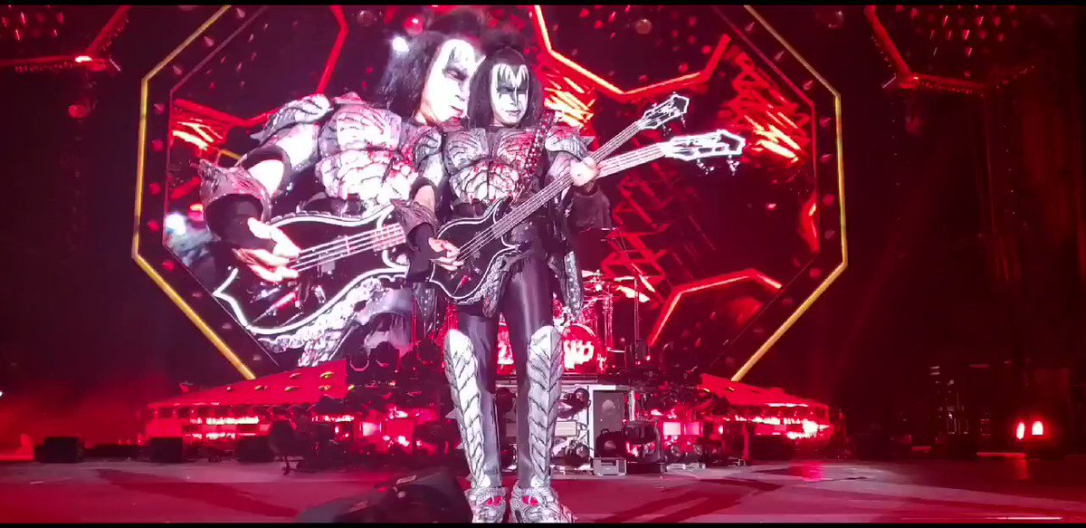 Go @genesimmons! @IsletaAmphithea #Albuquerque #EndOfTheRoad World Tour