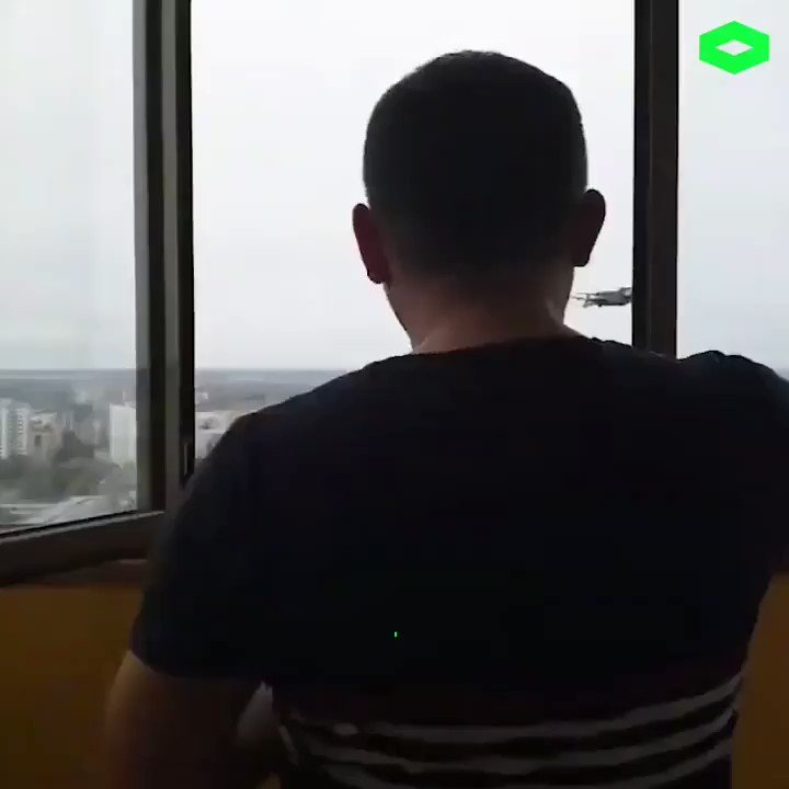 A hero of our time. When police came to independent mayoral candidate @_sergey_boyko's highrise apartment in Novosibirsk as part of 200+ raids to confiscate @navalny supporters' electronics yesterday, he flew his hard drives to a friend via drone before opening up. @romb_news