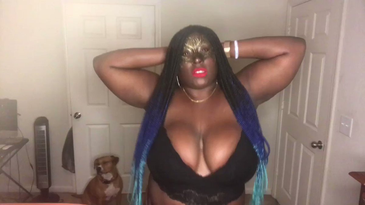 Ebony bbw spreads ass