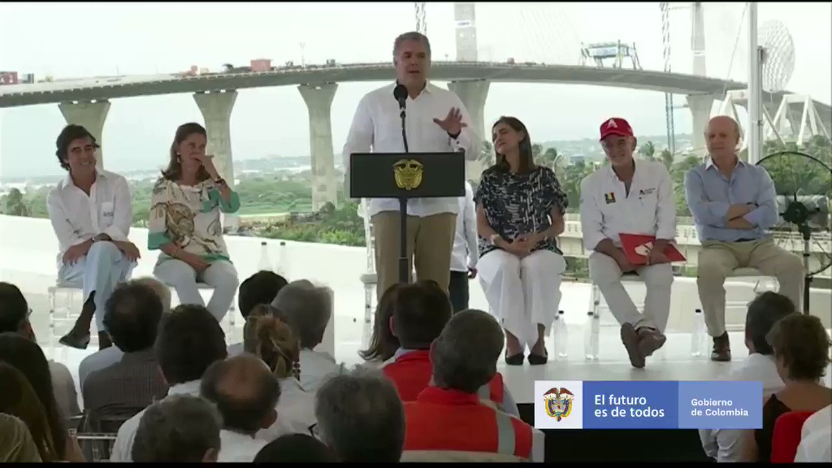 #Barranquila El principio fundamental de este Gobierno para los proyectos de infraestructura es 'concluir, concluir, concluir'. Es doloroso ver obras en proceso que terminan engavetadas por factores políticos. Para nosotros, finalizar los proyectos estratégicos es una prioridad