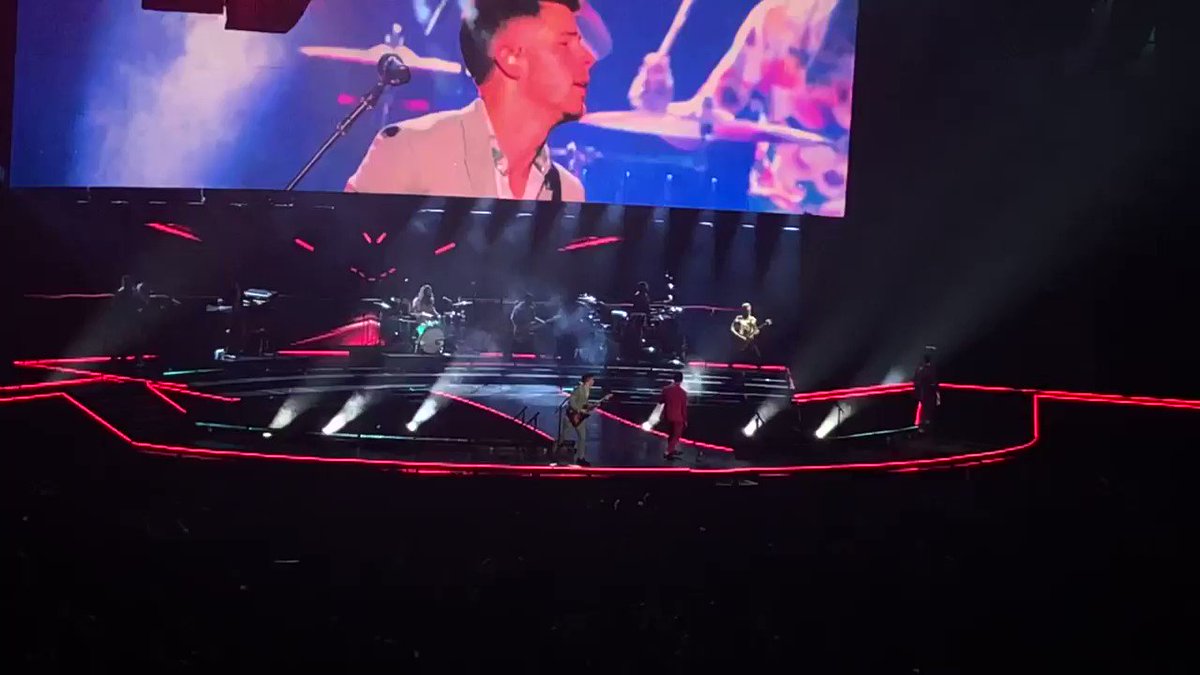 After all these years, Kevin Jonas playing the guitar is still the hottest thing anyone can and will ever witness. Thatβs that on that. Enjoy me and my friends hyping you up @kevinjonas βΊοΈππ@jonasbrothers #HappinessBeginsTourNashville