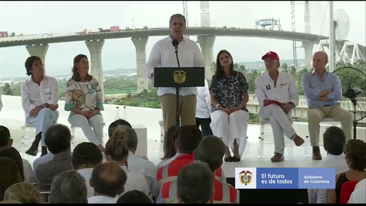 El nuevo Puente Pumarejo y la Circunvalar de la Prosperidad demuestran el compromiso del Gobierno Nacional con #Barranquilla y con la región Caribe. Hace unos meses entregamos la carrera 38, y anunciamos recursos para las obras del malecón y del aeropuerto, entre otras.