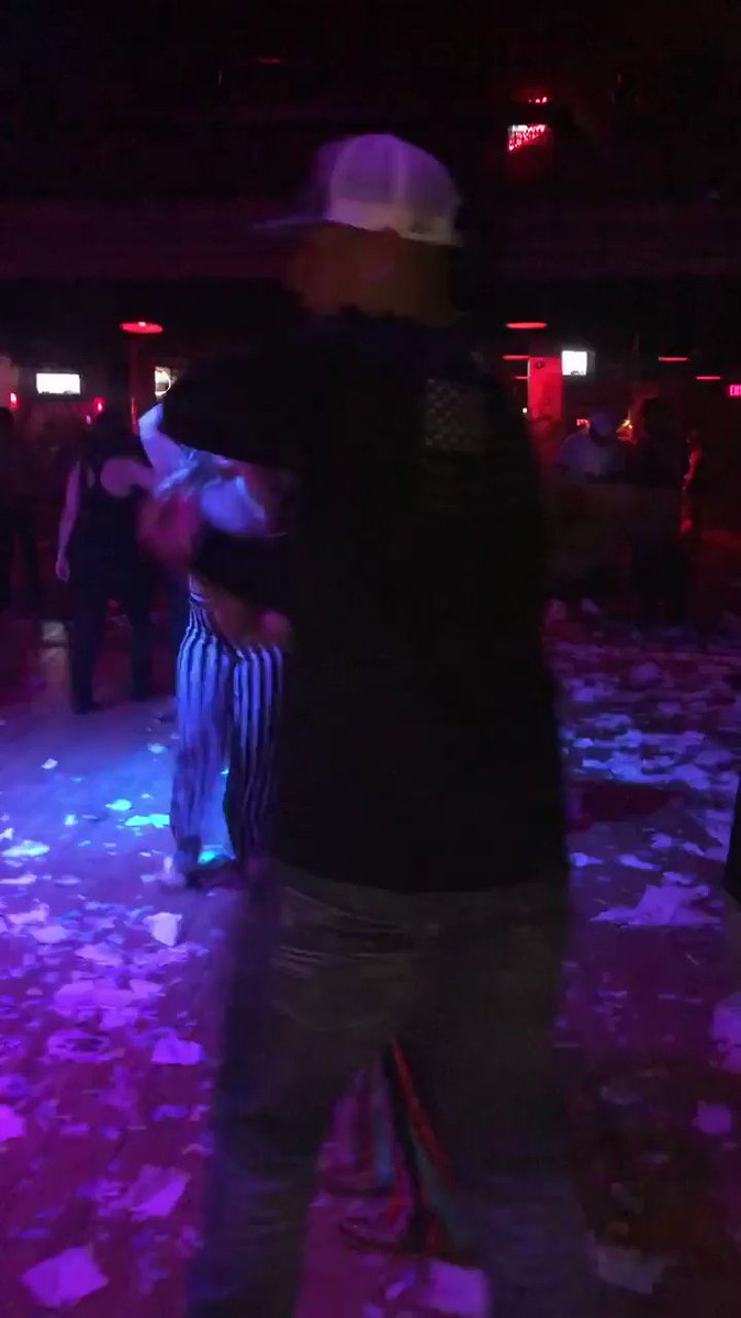 Oziel 🇲🇽🕺🏻 (@Oz_dc4) on Twitter photo 15/09/2019 21:15:59 I wanna dance her home 😬👀 I wanna dance her home 😬👀