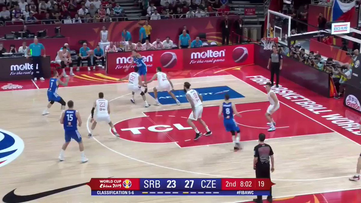 .@satoransky π¨πΏ goes behind the back on the dime to @Czechmeeout as @ceskybasketbal are in control early! π
#SRBCZE #FIBAWC
π½ http://worldcup.basketball/watchΒ