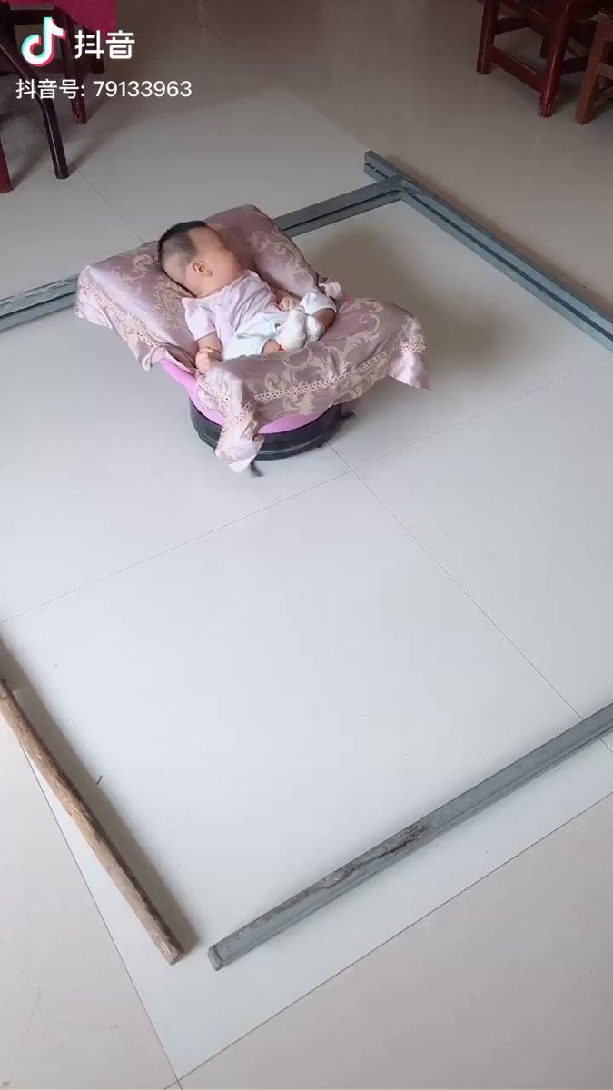 赤ちゃんをあやすシステムにイノベーションを見た気がする 話題の画像プラス