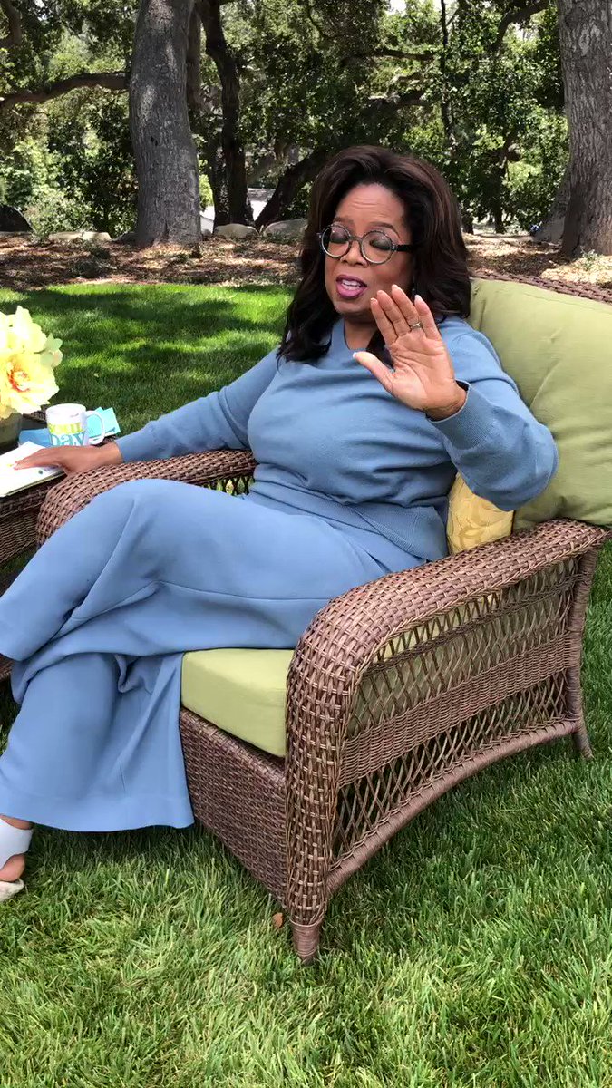 Malcolm @Gladwell’s new book Talking to Strangers will have you saying hmmm interesting 🤔 in every chapter. He once again brings a new perspective to subjects we’ve all thought about. I invited him over for a @SuperSoulSunday convo which airs tomorrow 9/15 at 11a on @OWNTV!
