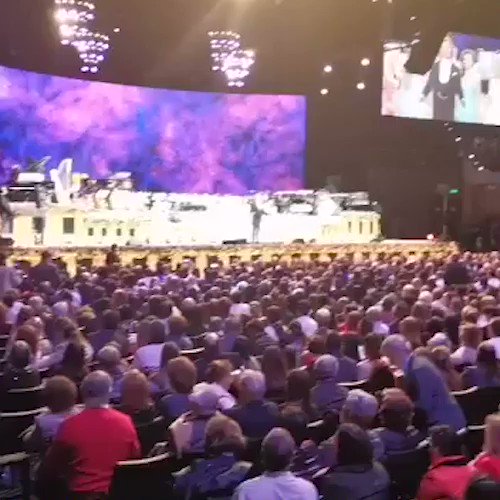 ¿Quién es el pequeño que con su flauta se robó el show en el concierto de André Rieu en Bogotá? Se trata de Daniel Sanabria. A sus 8 años ya estudia flauta en el CREA del barrio Olaya y en el Centro Filarmónico de La Candelaria. Nos enorgullece estar ayudando a cumplir sueños 😊