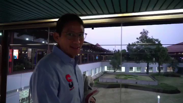 Selamat Pagi Jawa Timur... Saya sudah sampai di Surabaya. Sekarang sedang dalam perjalanan menuju Sidoarjo untuk meresmikan Koperasi Syariah Adil Makmur, lalu lanjut ke Gresik, dan kembali ke Surabaya untuk menghadiri dan berbicara di beberapa diskusi kewirausahaan.