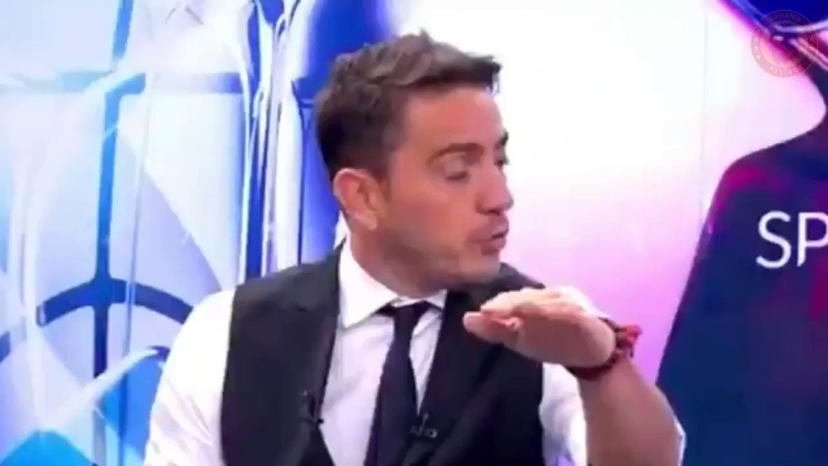 ▪Okan Koç: "Radamel Falcao'nun Burak Yılmaz'dan tek eksiği frikik atamaması."▪Falcao: "👀🤫"