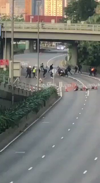 As pro-democracy #HKrioters got less & less I/we predicted thry would get more desperate, & must escalate violence. Sources say elite rioters & leaders r paid alot $$ by CIA (via NED & Jimmy Liar Lai). Allegedly rioters now being rewarded more $$ for trying kill cops & civilians