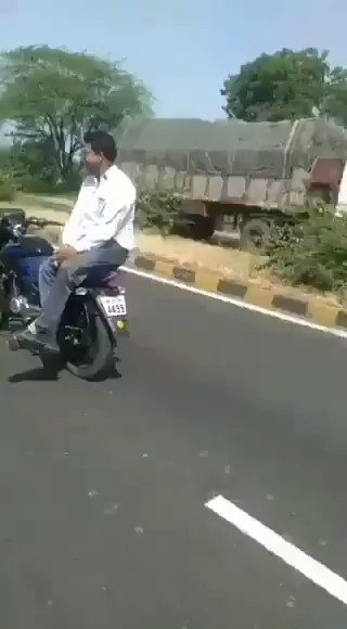 लो अब काटो चालान ,केसे काटोगे ड्राइवर तो है ही नहीं।#ChallanPeCharcha