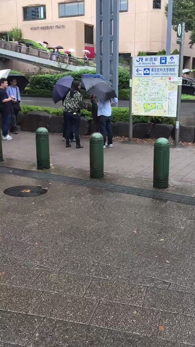 陛下 终身制 小粉红高喊 打倒日本帝国主义 然后被便衣警察讯问了 哈哈