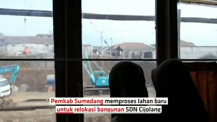 BAHAYA! SDN CIJOLANG TERKEPUNG PROYEK TOL CISUMDAWUPemkab Sumedang tengah memproses lahan baru untuk merelokasi bangunan SDN Cijolang di Dusun Cijolang, Desa Margaluyu, Kecamatan Tanjungsari dari “kepungan” pengerjaan projek tol Cisumdawu.#NewsOne #TolCisumdawu
