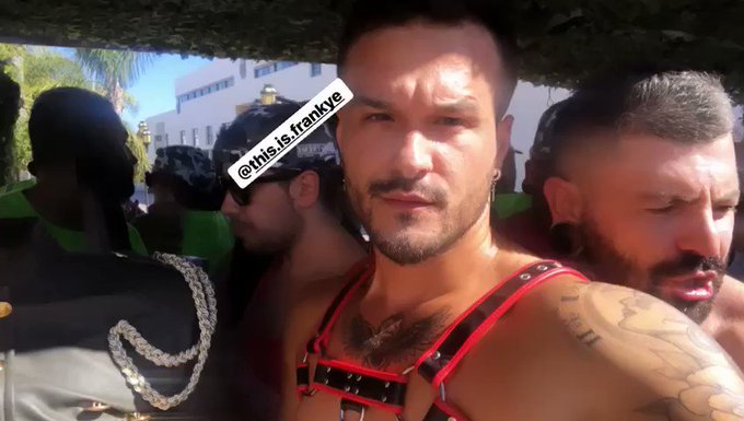 ESTO ES SALUDAR A UN ACTOR PORNO !!!!! @frankyetxxx ?? 

#gaytwitter #gay #gaygym #gayboy #gayporn #gaybeard