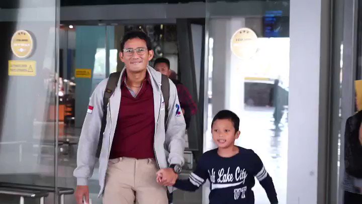 Selamat pagi, semuanya.. Papa online dan Sulaiman sudah kembali. Pagi tadi sesampainya di Jakarta, kita langsung menuju sekolah Sulaiman. Sekarang saya sedang menuju @RSKpusat untuk memastikan semua program pelatihan serta bimbingan karir untuk anak muda berjalan dengan baik.
