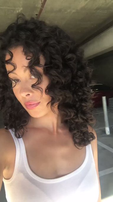 Shameless selfie video of my new haircut! 😆 https://t.co/BNquw7Rff0<a href="/tag/welcometoredville"class="tags"><span>#welcometoredville</span></a>