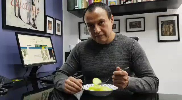 El chayote, tienen grandes propiedades alimenticias. Pero no hay que confundirlo con los incentivos que sí reciben medios, periodistas e intelectuales que en realidad son tertulianos y fieles de @lopezobrador_, como @AntonioAttolini y @gibranrr