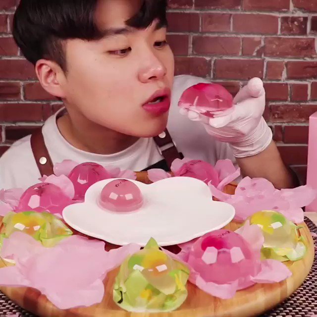 See. Hear. Smell. Taste. Touch. #Mukbang https://www.instagram.com/p/B2hLzKlAEjJ/