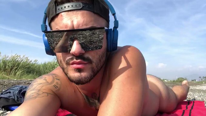 SOLITO EN LA PLAYA ?? ?? !!

#Gay #Gaycruising #gaymalaga #gaymen #gay #gaybeach #gaykissing 

More video