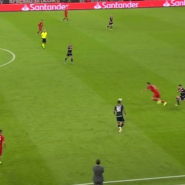 πͺοΈ Lewandowski tricks his way past two players to win #UCL Skill of the Day πππ@MastercardUK