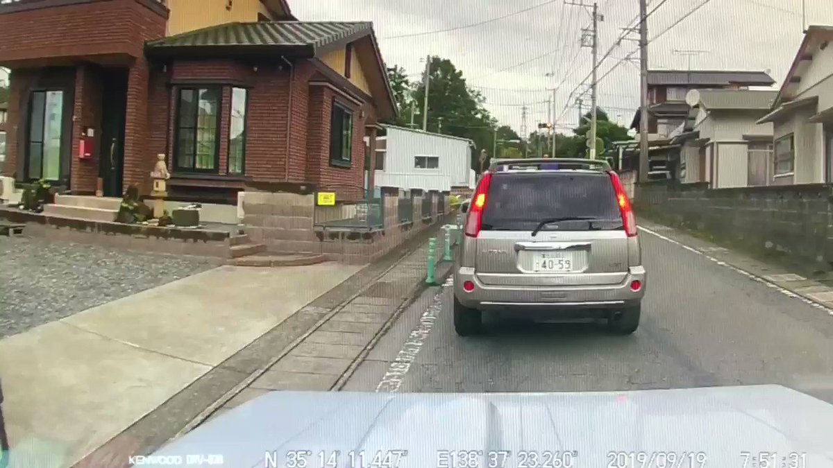 わざと飛び出し牽制してくる自転車乗りが目撃
