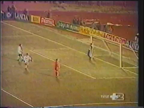 In 1991 #MUFC faced Montpellier in the QF of the European Cup Winners Cup. They would progress to win the comp, some great Old Trafford crowd scenes here
https://footballbobbles.com/product-tag/manchester-united/ …