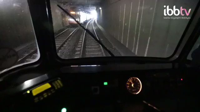 "Kadın 90 kilometreden fazla araç süremez" sözleriyle bir skandala daha imza atan Nureddin Yıldız'a İmamoğlu bu video ile tepki gösterdi: Kadınlar değil araba, tek başlarına metro treni bile kullanırlar. Tüm kadın makinistlerimize hayırlı yolculuklar ve başarılar dilerim