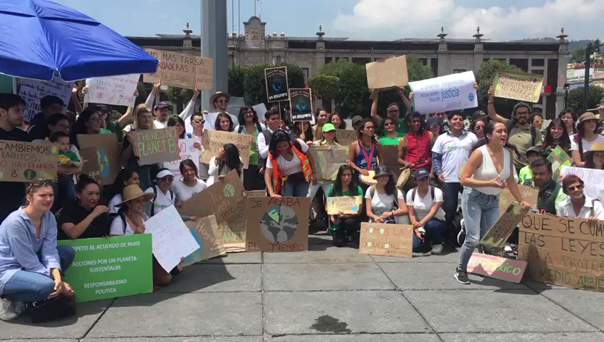 Toluqueños se unen a #FridaysForFuture pidiendo al gobierno mexiquense que escuche a los científicos y activistas para mejorar sus políticas ambientales. #Edomex #CambioClimatico #Milenio