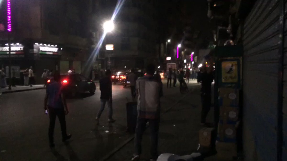 Small protest, maybe 100-200 people near #Tahrir chanting against regime like 20 min ago, now scattered, still lot of unrest #Egypt