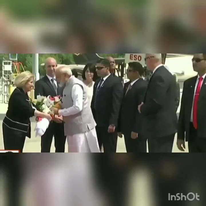 #ModiInUSPM @narendramodi arrives in #Houston, Texas. Being received by @USAmbIndia and Indian envoy to US @harshvshringla and other officials.#HowdyModi event, mtng with CEOs from energy sector.Then to NYC for #UNGA@IndiaToday @MEAIndia @PMOIndia @USAndIndia @IndianEmbassyUS