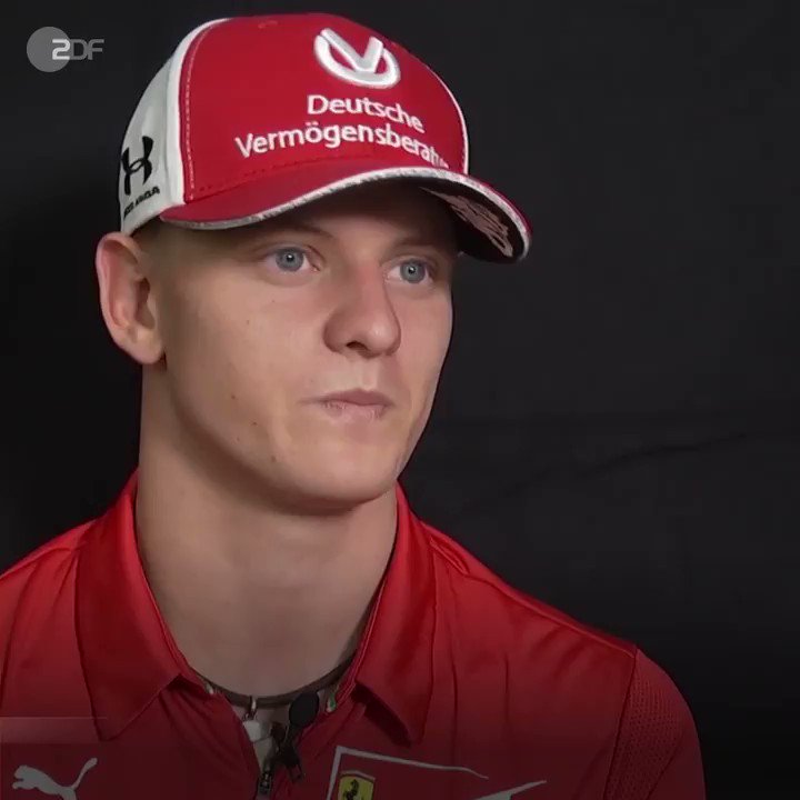 Schumi-Rufe bei der Ferrari-Party in Mailand. Mick #Schumacher wird jetzt schon von den Tifosi gefeiert. 🔴🏎
Zum kompletten Interview 👉🏻 https://kurz.zdf.de/qzd/