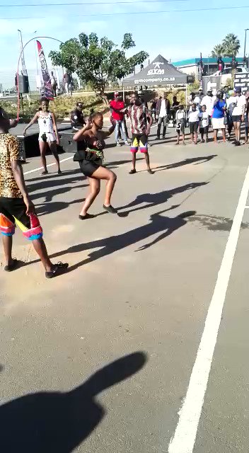 アフリカの大縄跳び大会がかっこいい・運動神経が凄すぎる!!!!