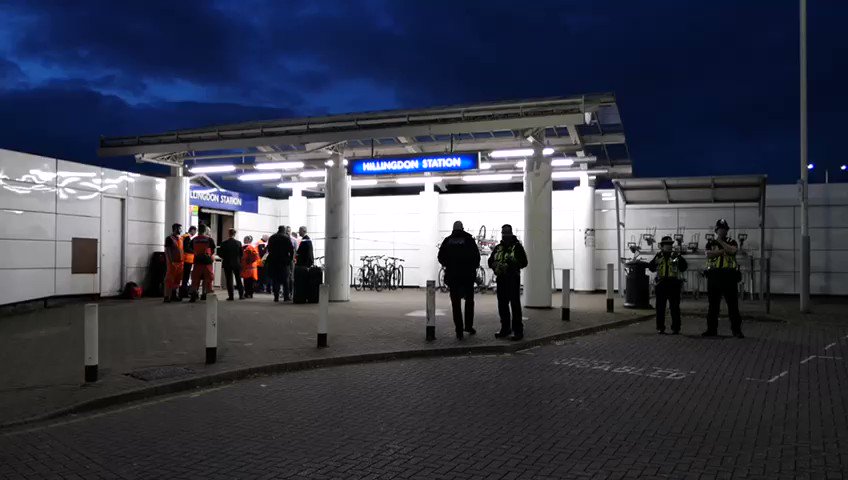 London Streets (@LondonStreets3) on Twitter photo 2019-09-24 19:45:21 This is the scene at #Hillingdon Underground Station tonight after a man was stabbed to death... read more π bit.ly/2mwFNGQ (πΉ David Nathan) #LondonStreets | londonstreets.org This is the scene at #Hillingdon Underground Station tonight after a man was stabbed to death... read more π bit.ly/2mwFNGQ (πΉ David Nathan) #LondonStreets | londonstreets.org