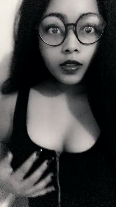 Model - Luna Bat ass