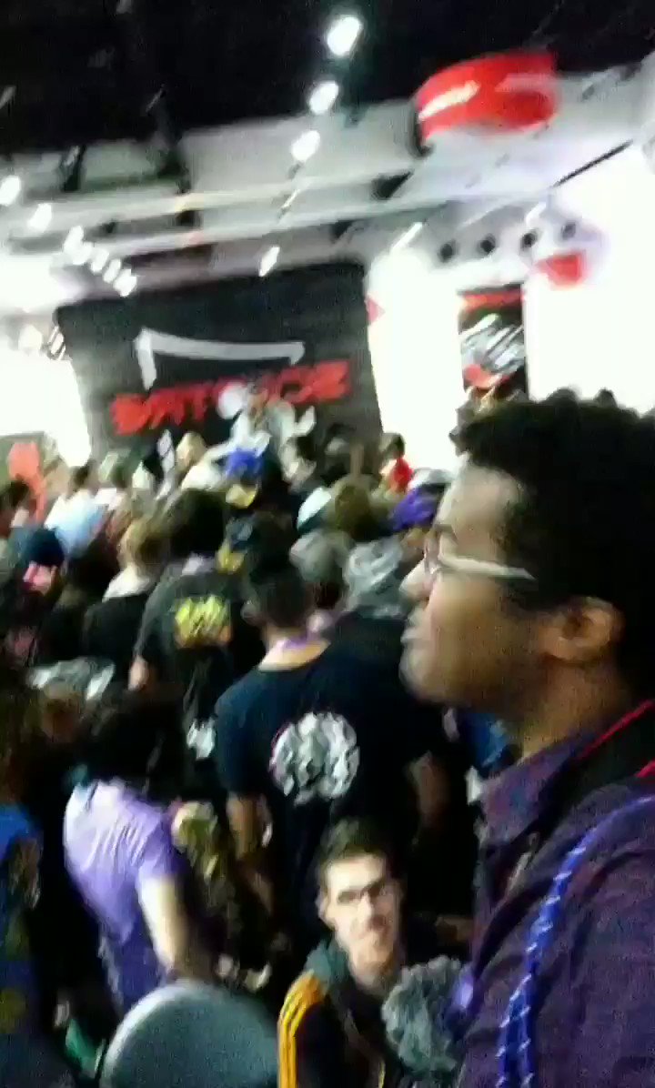 twomad 🗿 on Twitter "WITH MY FANS AT TWITCHCON!!!…