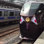 【両陛下】が手を振ってくれていて感動しました。素敵なお召し列車!