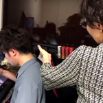 母親にショットガンを突きつけられながら原稿する人現る!