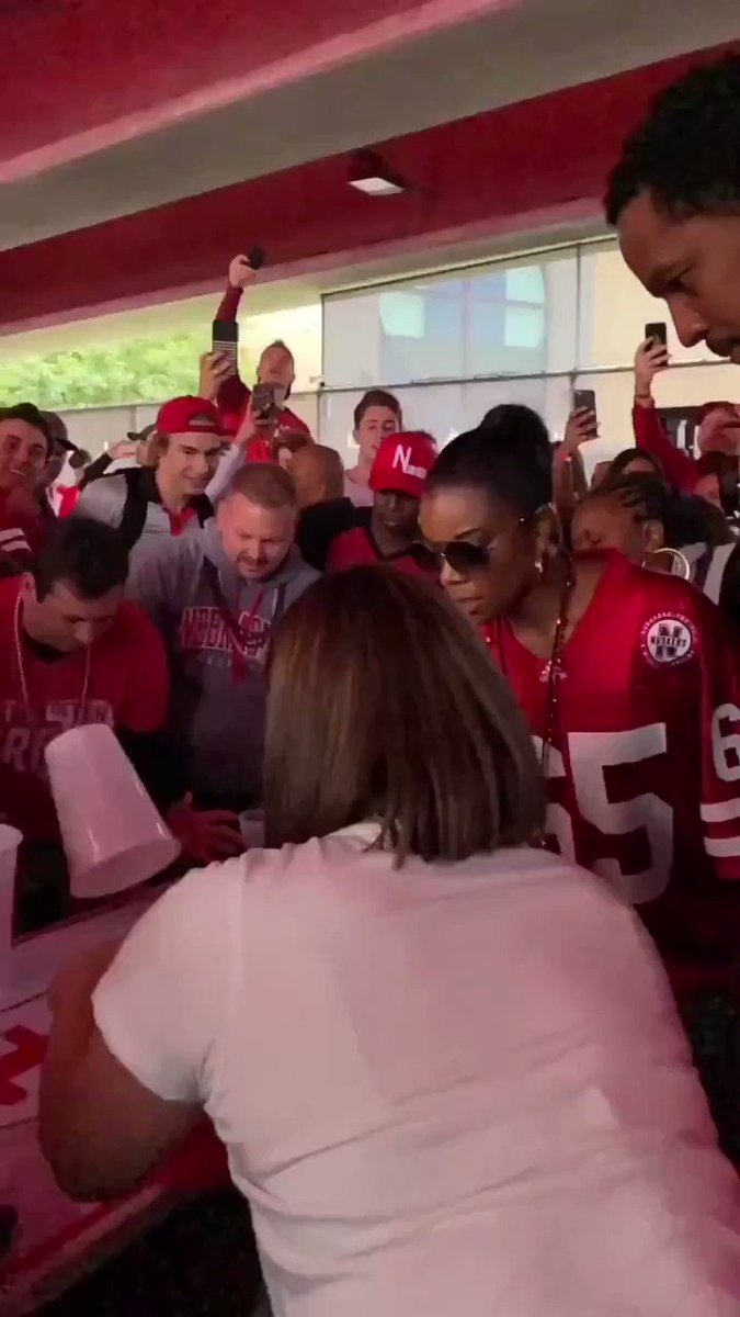 D Wade is the flip cup CHAMPION 🏆 @DwyaneWade (via @CruGorman)