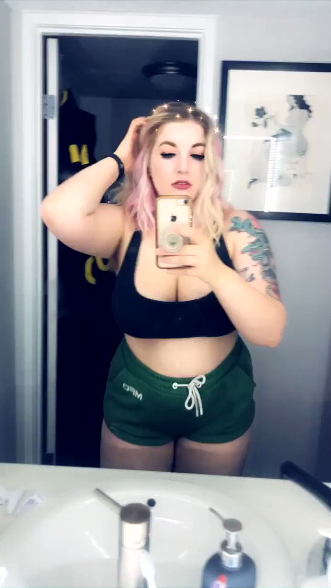 Model - Selina Kyl curvy